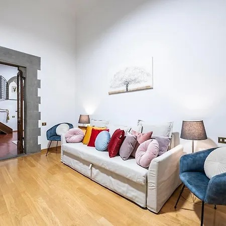 Strozzi Penthouse 4 Bedroom King Size Parking