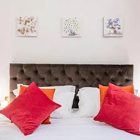 شقة Strozzi Penthouse 4 Bedroom King Size Parking