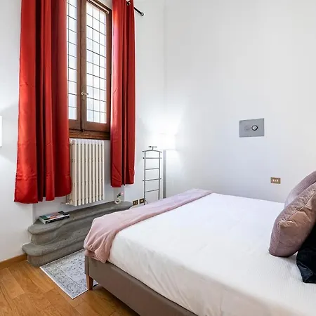 Strozzi Penthouse 4 Bedroom King Size Parking شقة *