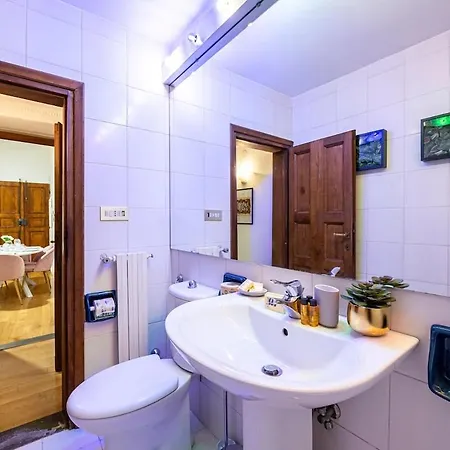 Strozzi Penthouse 4 Bedroom King Size Parking فلورنس