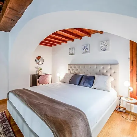 Strozzi Penthouse 4 Bedroom King Size Parking شقة