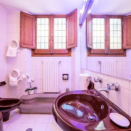 Strozzi Penthouse 4 Bedroom King Size Parking